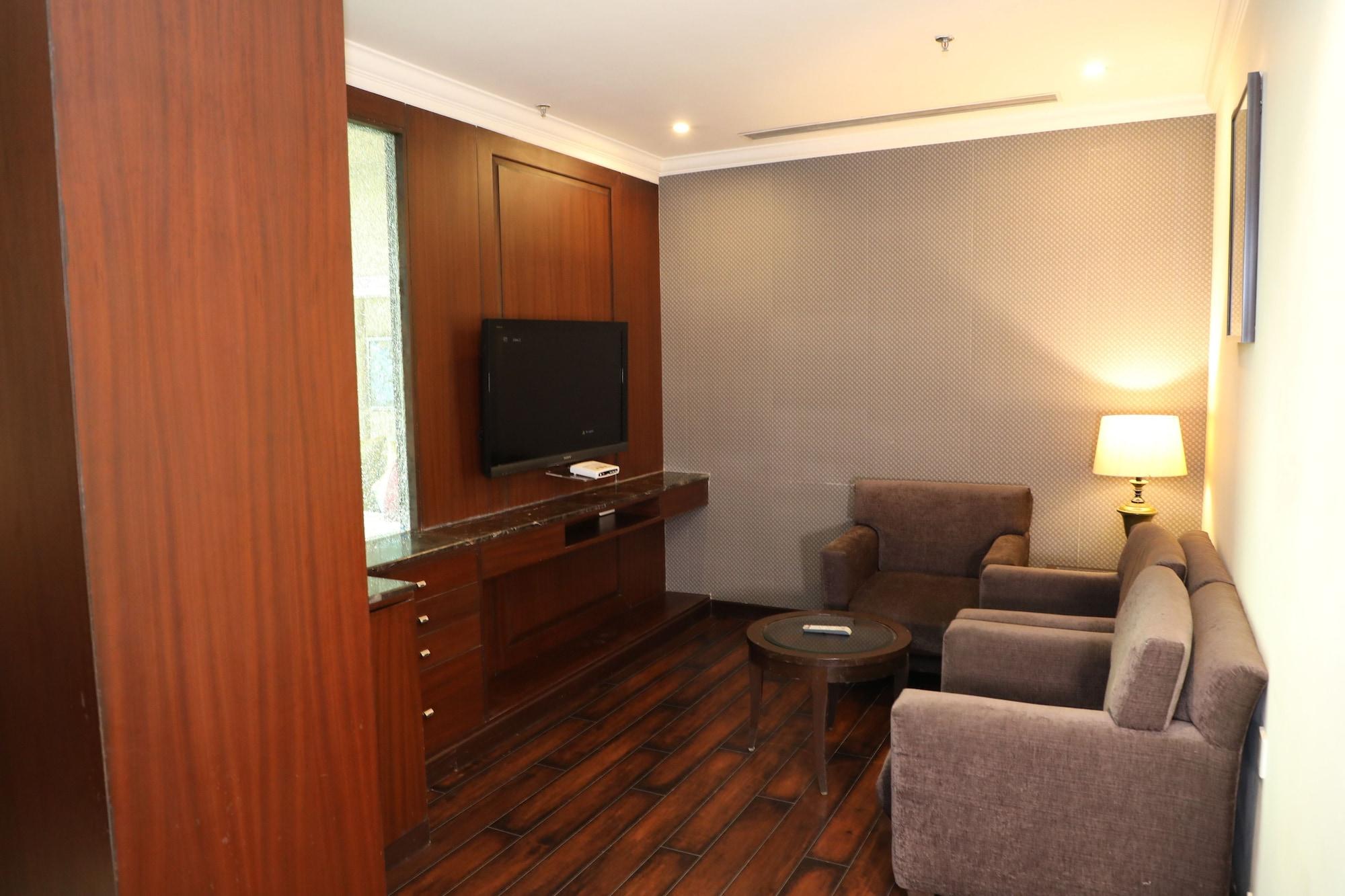 Ramada By Wyndham Jalandhar City Center Екстер'єр фото