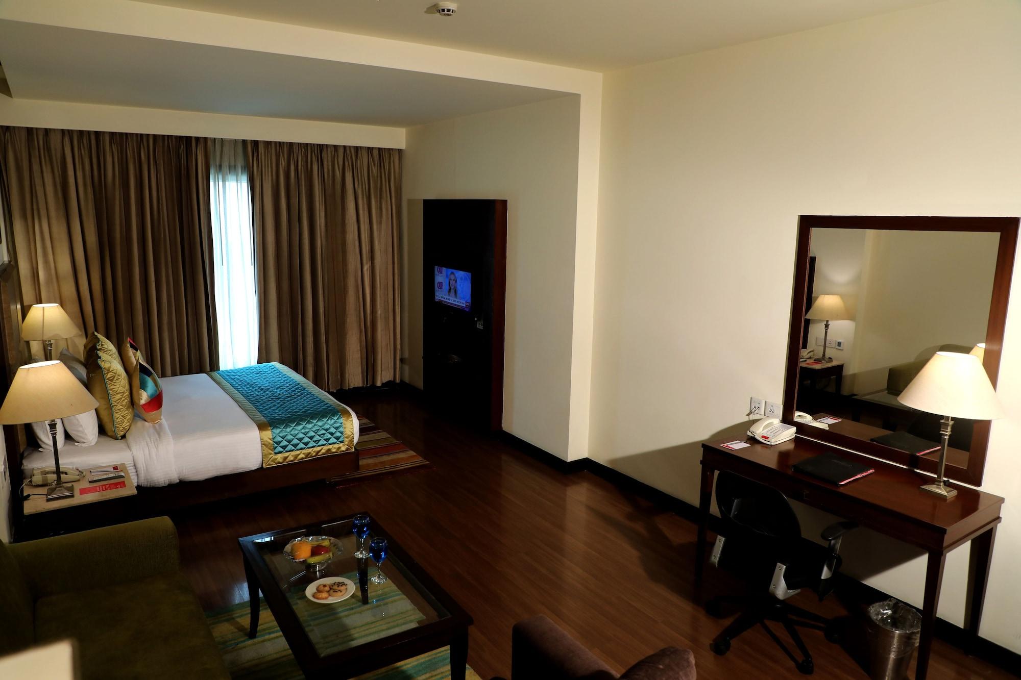 Ramada By Wyndham Jalandhar City Center Екстер'єр фото