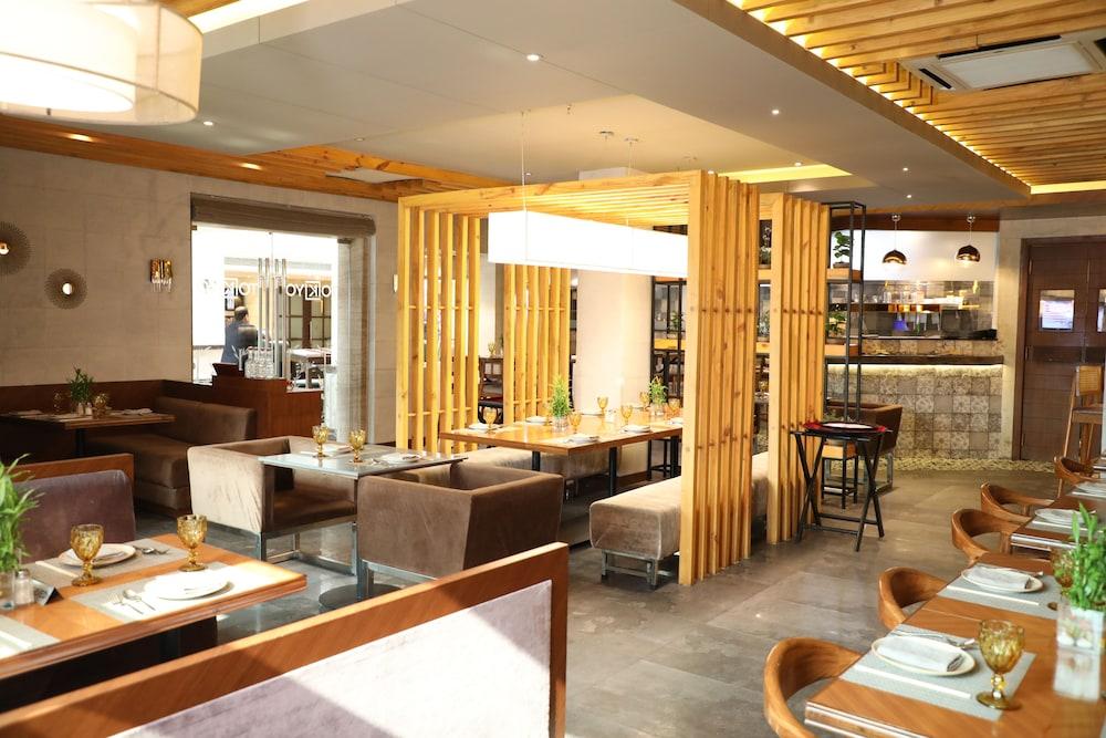 Ramada By Wyndham Jalandhar City Center Екстер'єр фото