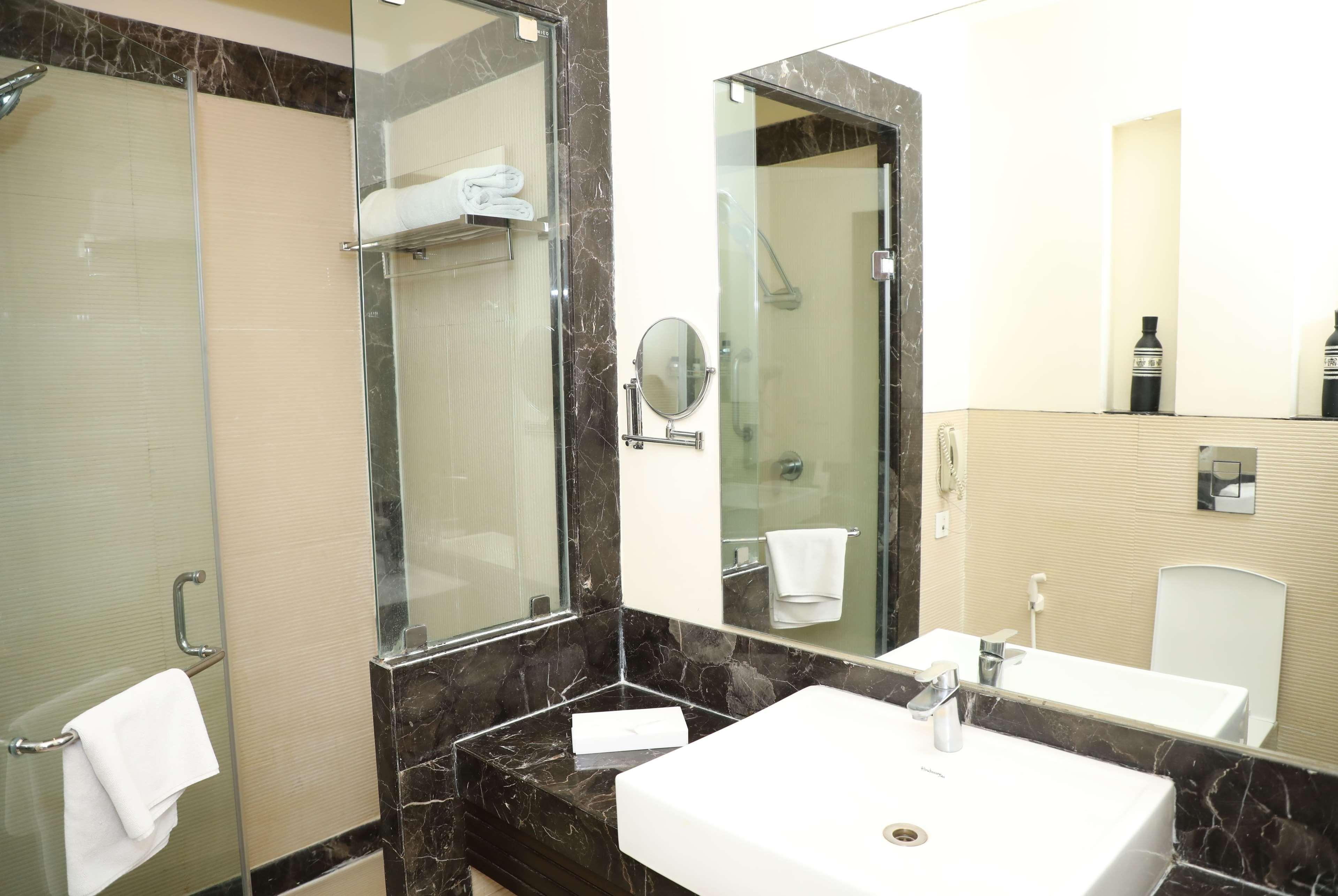 Ramada By Wyndham Jalandhar City Center Екстер'єр фото