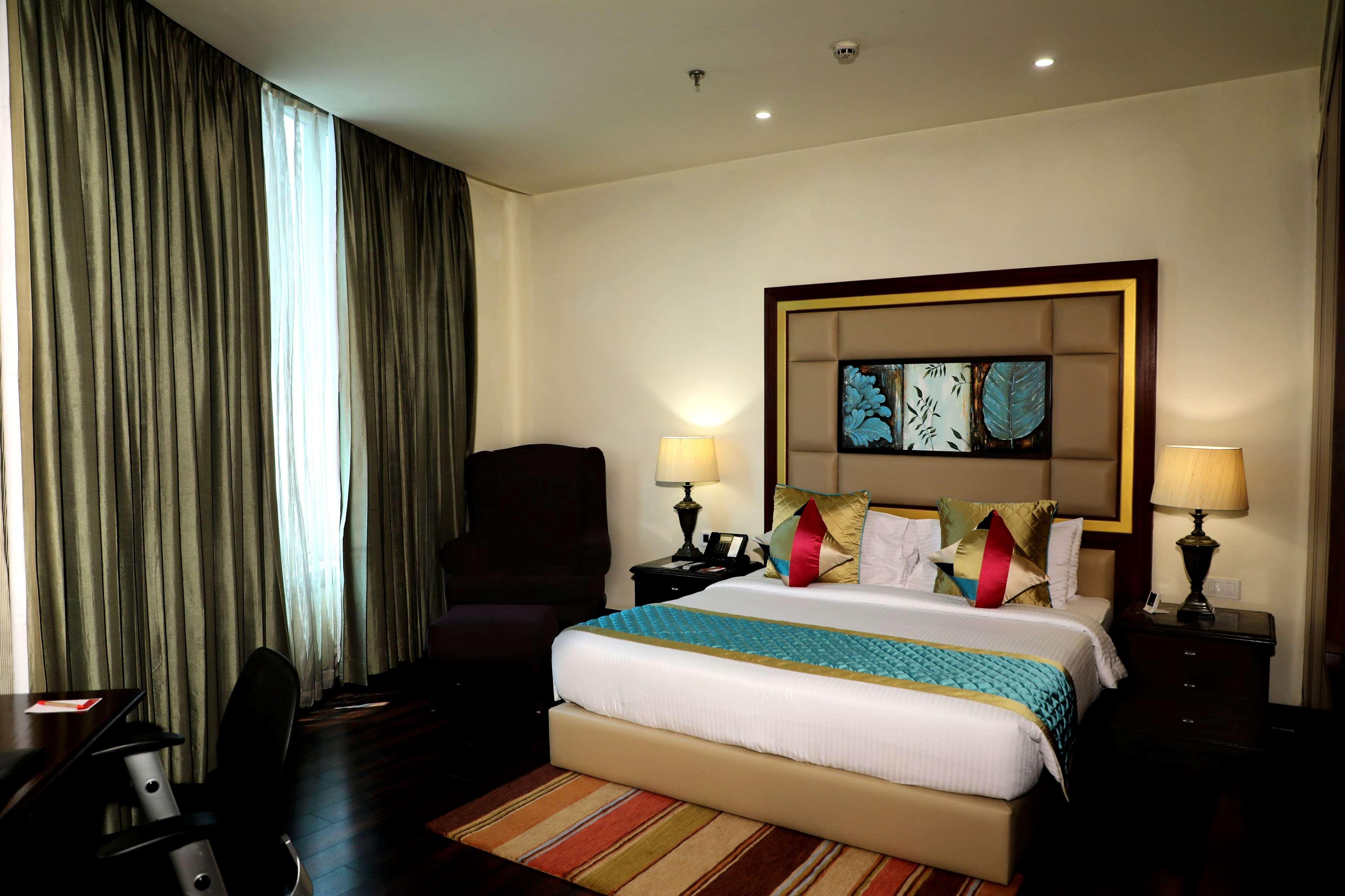 Ramada By Wyndham Jalandhar City Center Екстер'єр фото