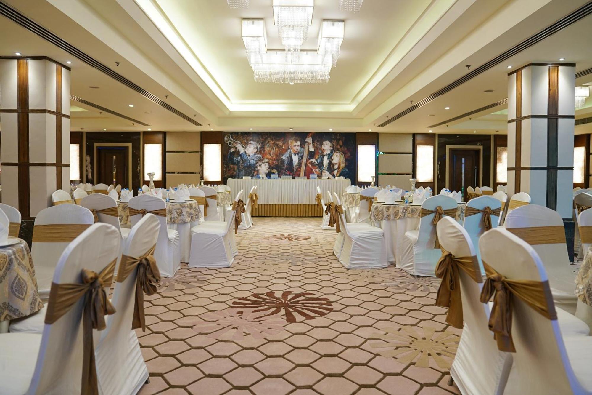 Ramada By Wyndham Jalandhar City Center Екстер'єр фото