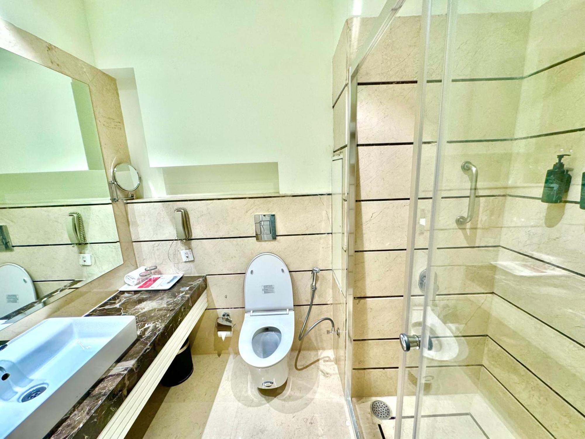 Ramada By Wyndham Jalandhar City Center Екстер'єр фото