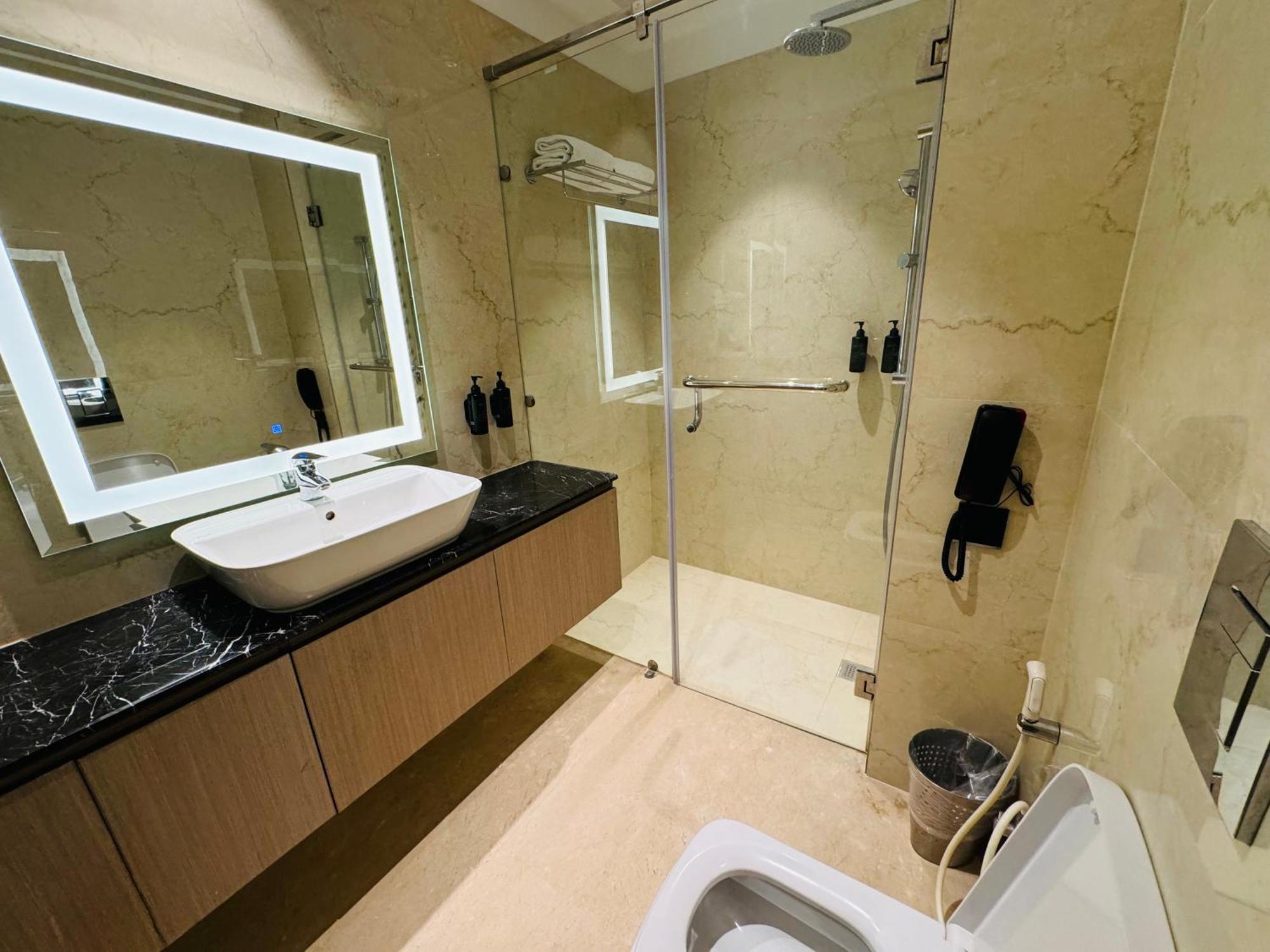 Ramada By Wyndham Jalandhar City Center Екстер'єр фото