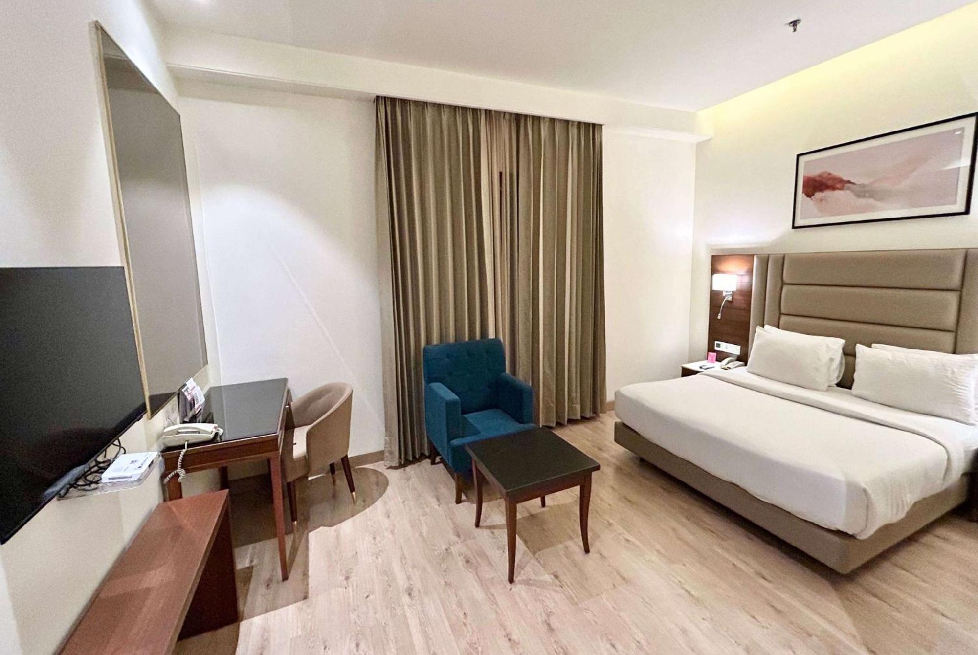 Ramada By Wyndham Jalandhar City Center Екстер'єр фото