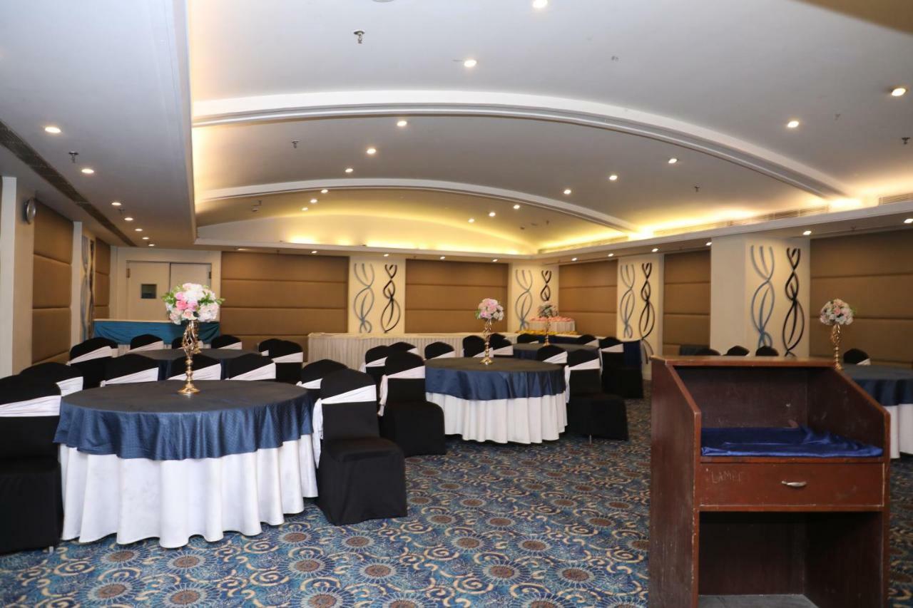 Ramada By Wyndham Jalandhar City Center Екстер'єр фото